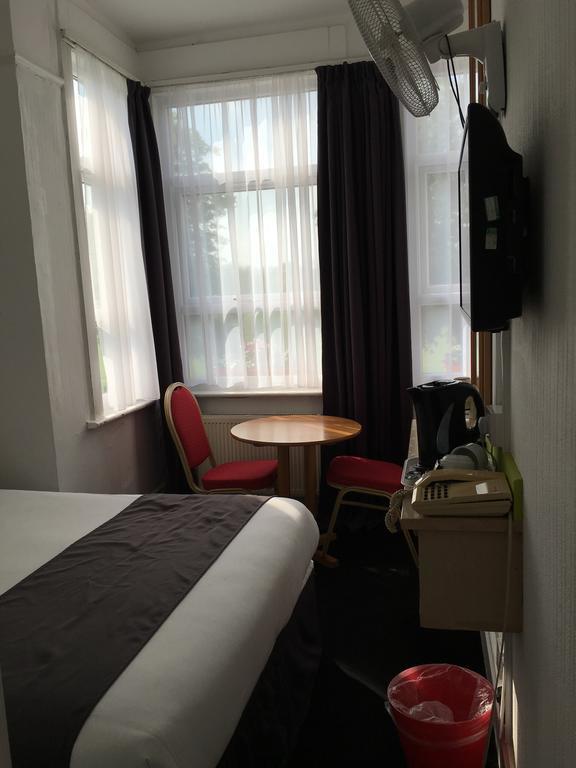 Clapham South Dudley Hotel London Exterior photo